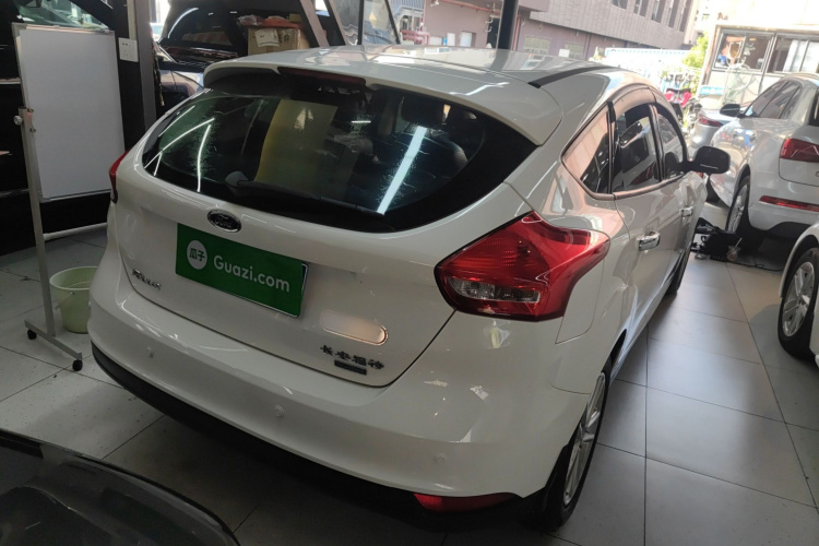 福特 福克斯 2015款 两厢 EcoBoost 125 自动超能风尚型车身外观7