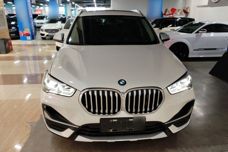 宝马X1 2021款 sDrive20Li 尊享型车身外观2