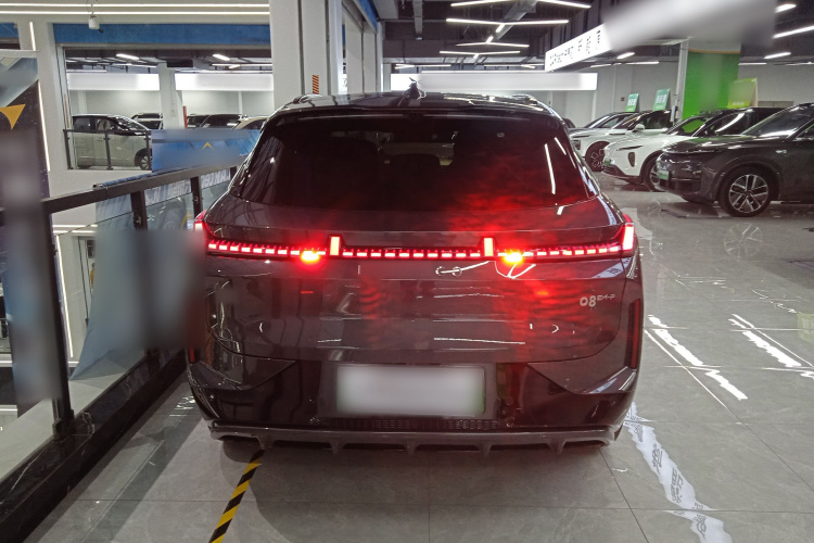 领克08 EM-P 2025款 120km 长续航Halo车身外观6