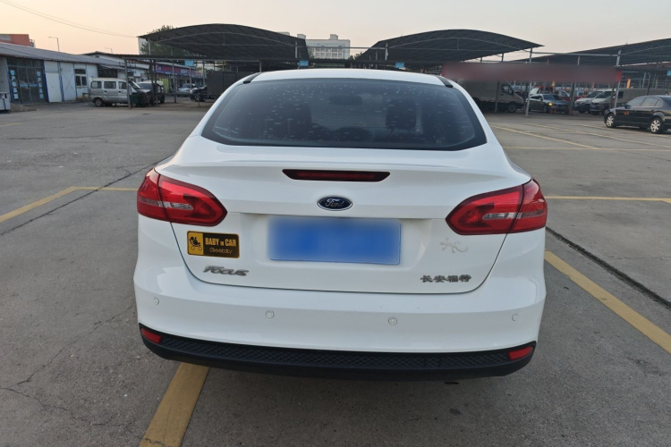 福特 福克斯 2018款 三厢经典 1.6L 自动舒适型智行版车身外观6