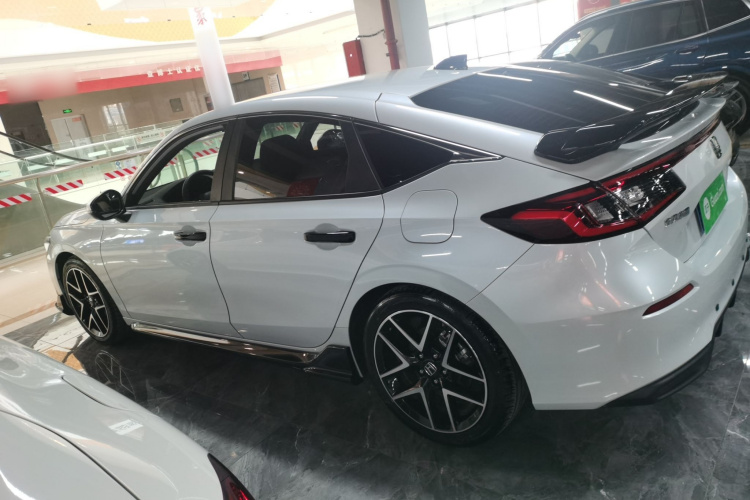 本田 思域 2023款 HATCHBACK 2.0L e:HEV 极控版车身外观4