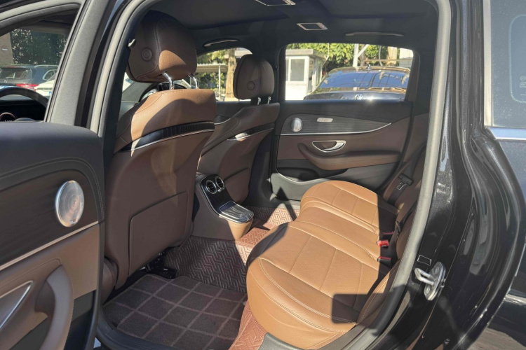 奔驰E级 2021款 改款 E 300 L 运动豪华型中控内饰7002