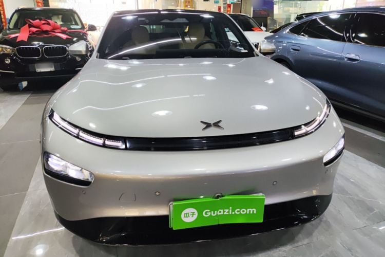 小鹏P7 2022款 625E车身外观2