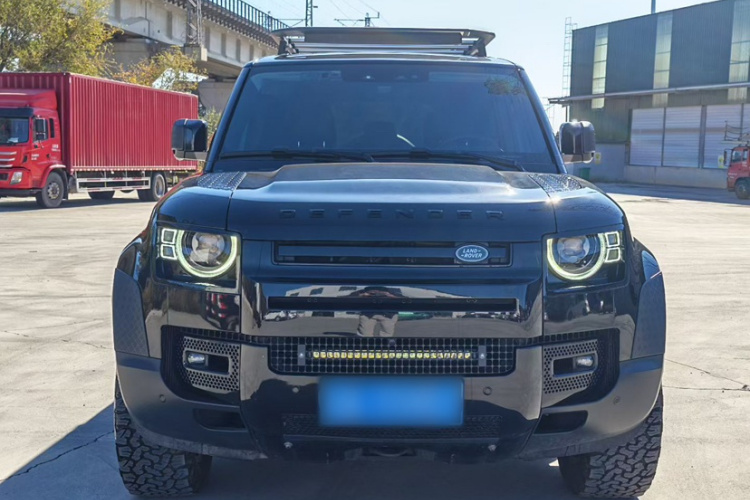 路虎卫士 2023款 改款 110 3.0T P400 暗黑特别版车身外观6007