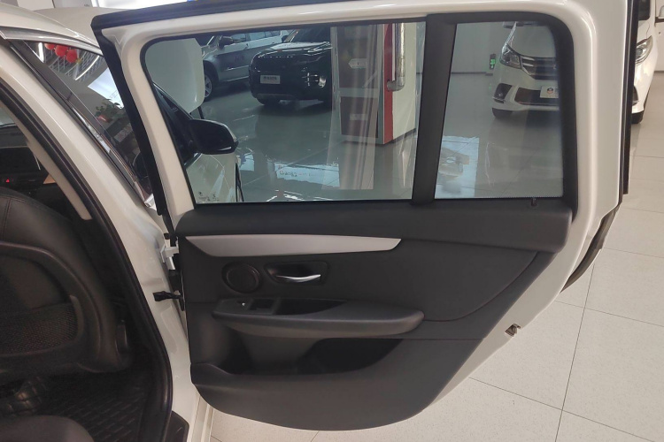 宝马2系多功能旅行车 2019款 220i 领先型中控内饰7006