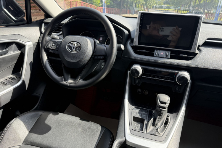 丰田 威兰达 2022款 2.0L CVT两驱领先版中控内饰7002