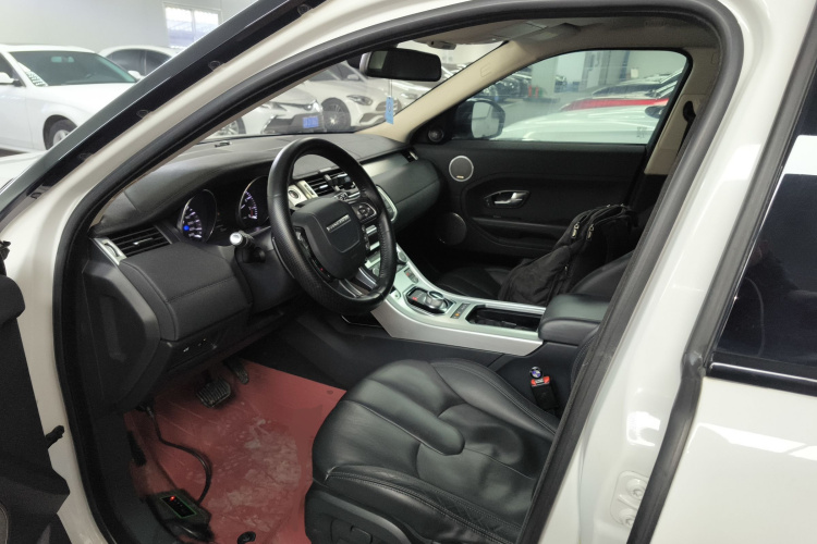 路虎 揽胜极光 2015款 2.0T 五门智耀版中控内饰19