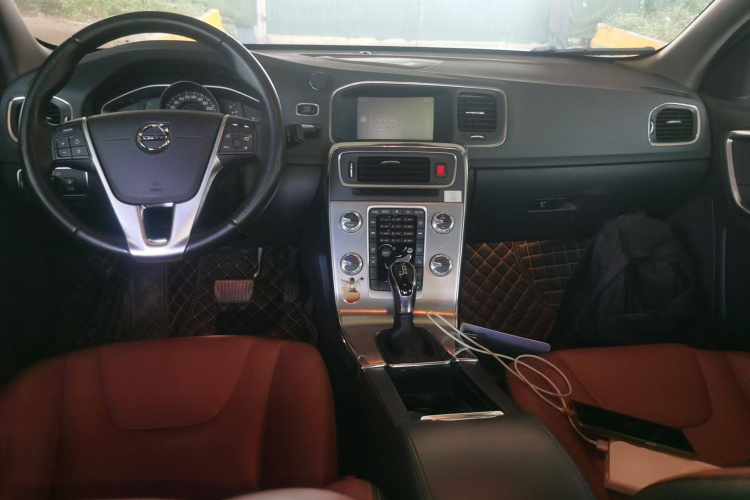 沃尔沃S60 2019款 S60L T3 智进版中控内饰7002