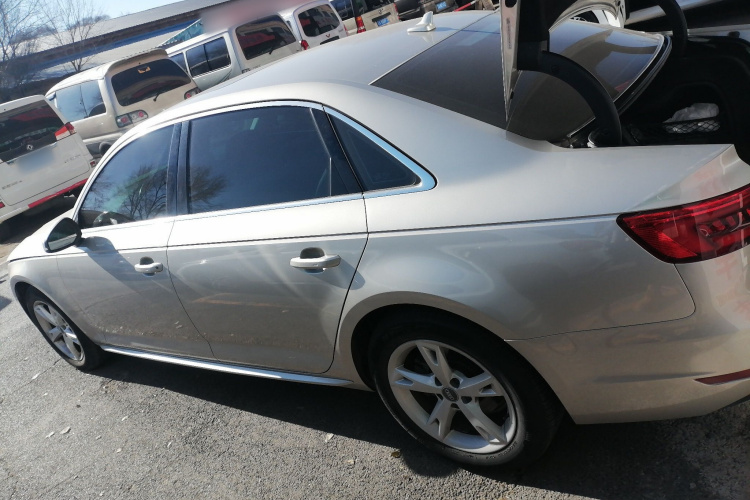 奥迪A4L 2017款 40 TFSI 时尚型车身外观4