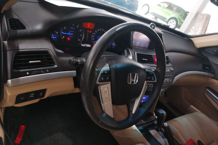 本田 歌诗图 2012款 2.4L 豪华版中控内饰12