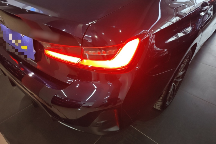 宝马3系 2023款 325Li M运动套装车身外观9