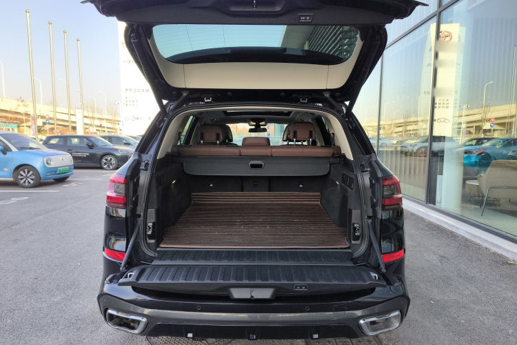 宝马X5(进口) 2021款 xDrive40i 尊享型 M运动套装局部细节23