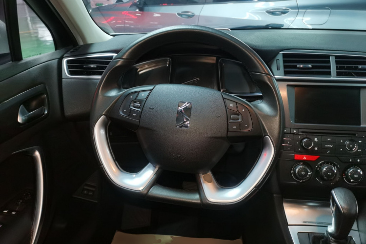 DS 5LS 2015款 1.6T 风尚版THP160中控内饰13