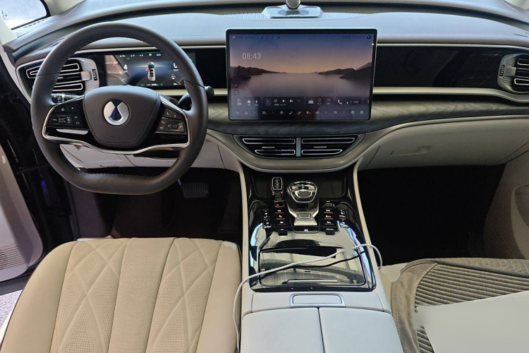 腾势D9 2024款 DM-i 1050 尊享型中控内饰7002