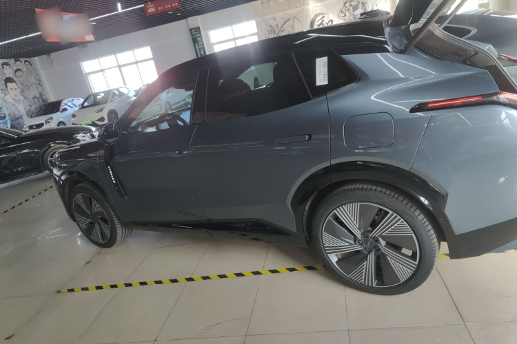 领克08 EM-P 2025款 220km 四驱性能Halo车身外观6003