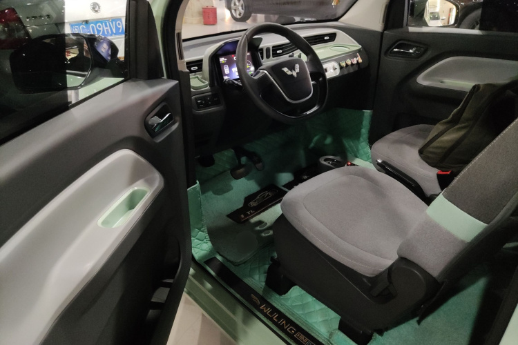 五菱汽车 宏光MINIEV 2021款 马卡龙夹心款 170km 磷酸铁锂中控内饰20