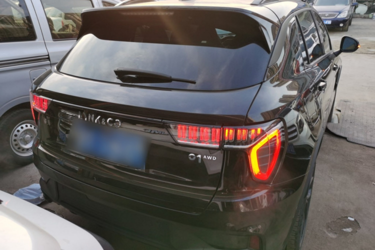 领克01 2021款 2.0TD 四驱暗夜版车身外观6