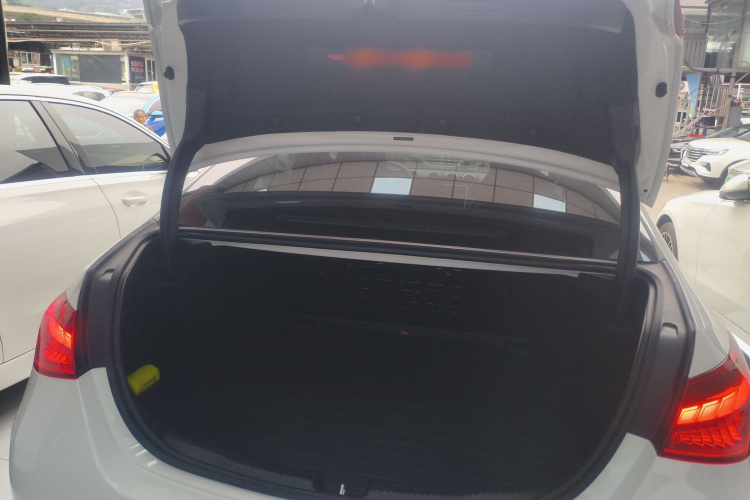 奔驰C级 2023款 改款 C 260 L 皓夜运动版局部细节23