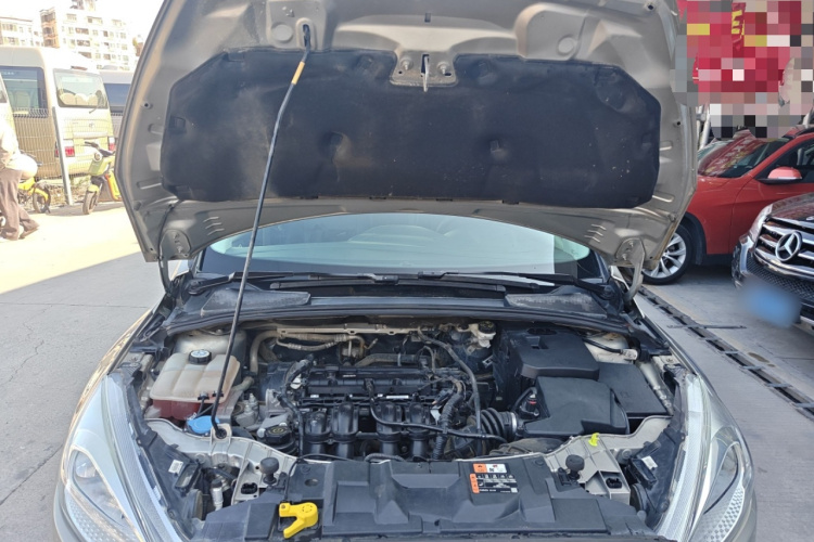 福特 福克斯 2018款 三厢经典 1.6L 自动舒适型智行版机舱底盘24