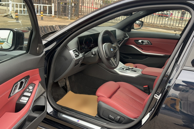 宝马3系 2024款 325i M运动曜夜套装中控内饰7001