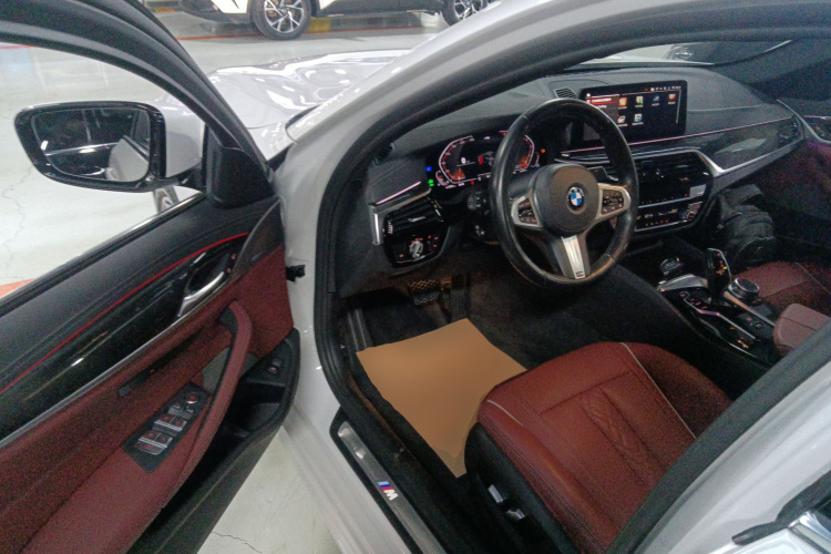 宝马5系 2022款 改款 525Li M运动套装中控内饰20