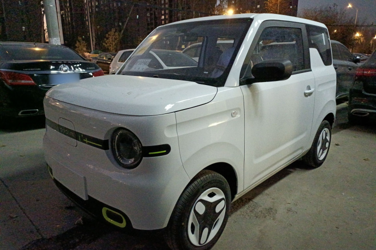 吉利银河 熊猫 2025款 210km 元气熊车身外观1