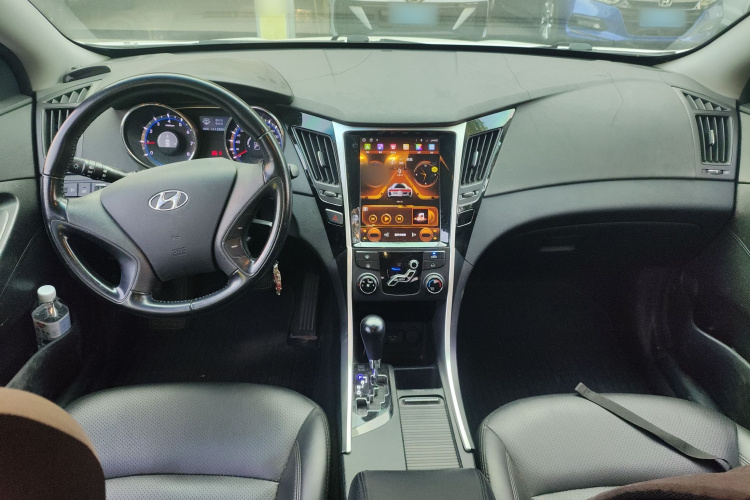 现代 索纳塔 2013款 2.0L 自动时尚版中控内饰12