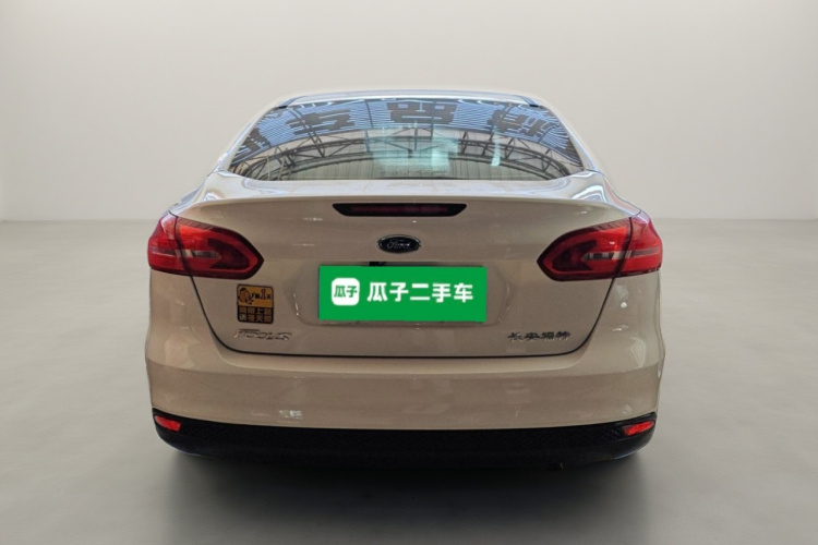 福特 福克斯 2015款 三厢 1.6L 自动舒适型车身外观6
