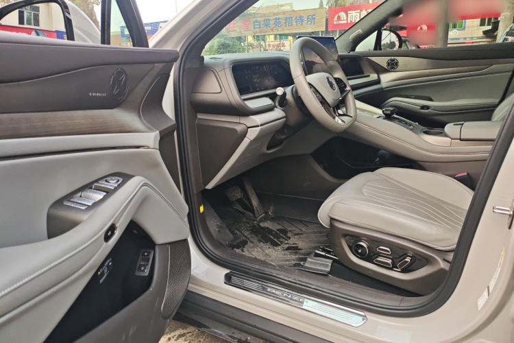 腾势N7 2024款 702 智驾Pro版中控内饰20