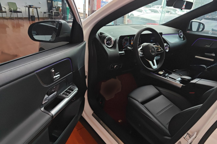 奔驰GLA 2023款 GLA 220中控内饰7003