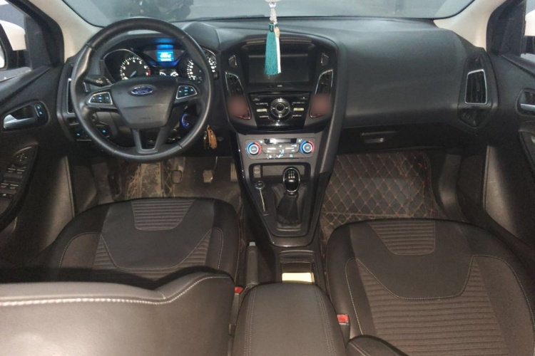 福特 福克斯 2017款 三厢 1.6L 手动风尚型智行版中控内饰12