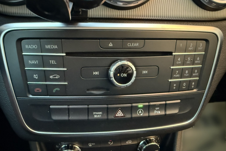 奔驰GLA 2016款 GLA 200 动感型中控内饰7014