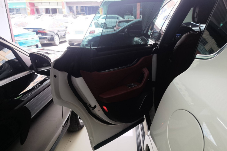 玛莎拉蒂 Levante 2016款 3.0T 标准型中控内饰49