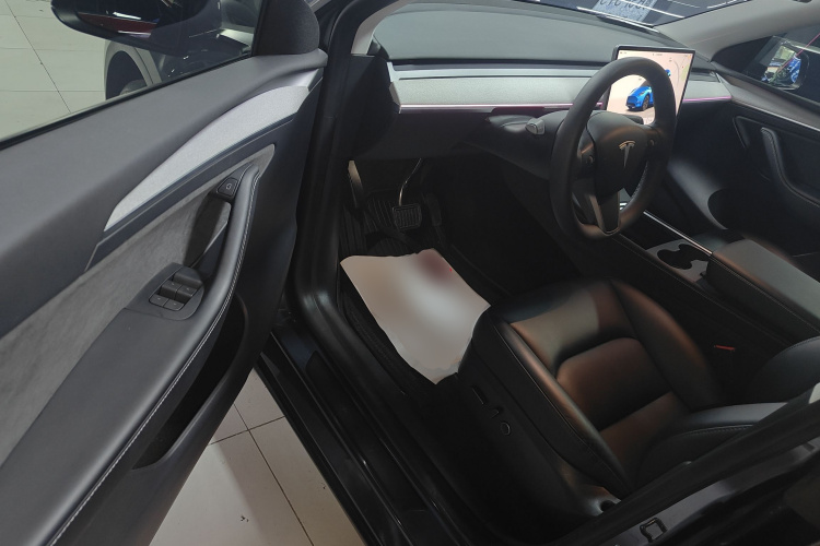 特斯拉 Model Y 2024款 后轮驱动版中控内饰7003