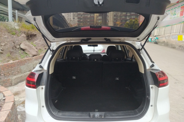 吉利汽车 博越 2021款 百万款 1.8TD DCT两驱舒适型机舱底盘23