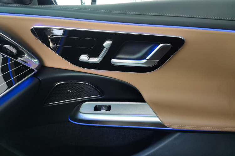 奔驰E级 2025款 E 260 L中控内饰7008