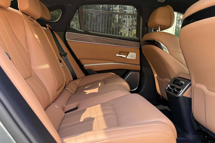 比亚迪 汉L 2025款 DM-p 四驱激光雷达旗舰型中控内饰7006