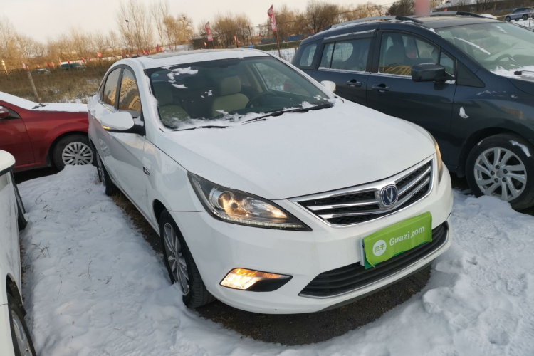 长安 逸动 2016款 1.6L 自动风尚型车身外观3