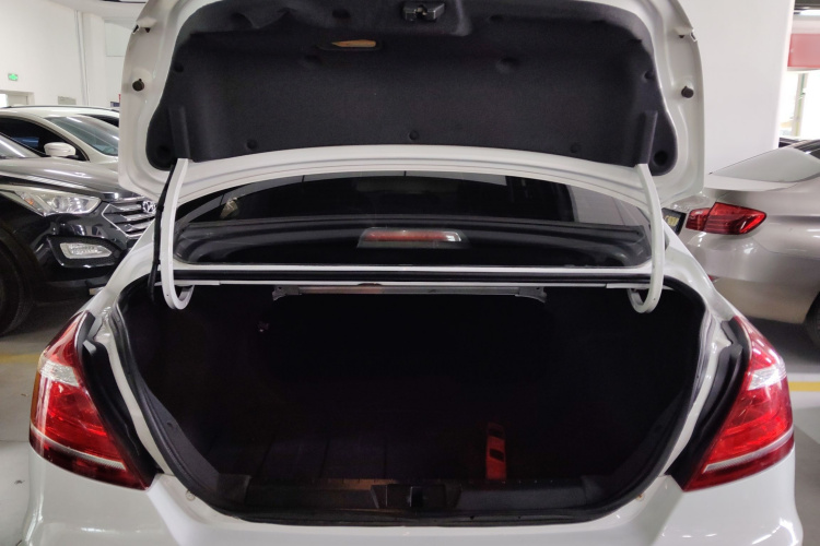 吉利汽车 帝豪 2016款 三厢 1.5L CVT向上版机舱底盘23