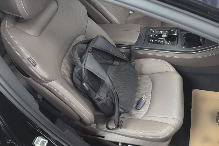 比亚迪 汉 2022款 EV 创世版 715KM前驱旗舰型局部细节41