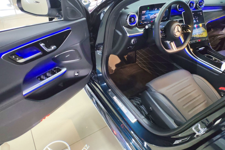 奔驰C级 2025款 C 260 L 运动版中控内饰20