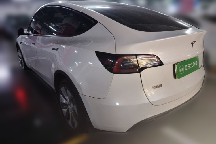 特斯拉 Model Y 2022款 长续航全轮驱动版车身外观5