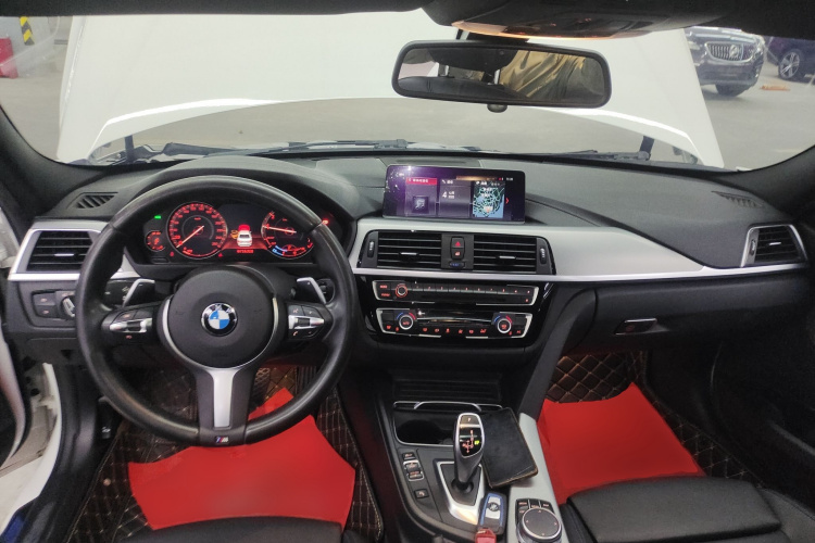 宝马3系 2019款 320i M运动曜夜版中控内饰12