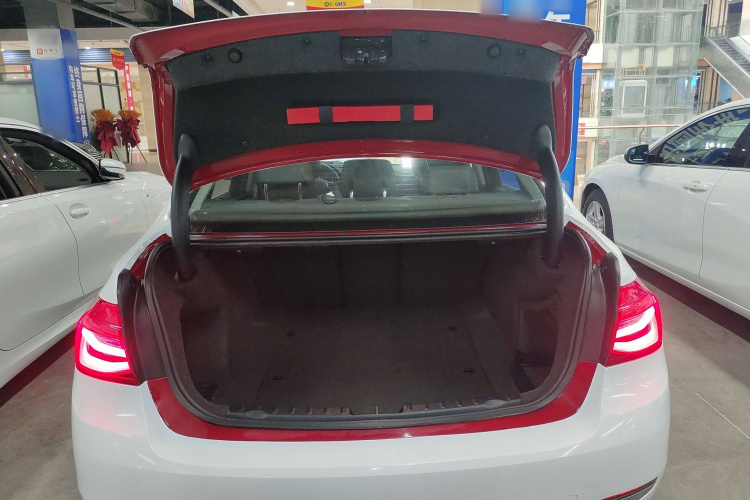 宝马3系 2019款 320Li 时尚型机舱底盘23