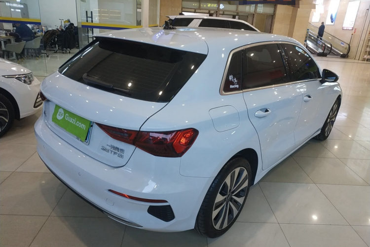 奥迪A3 2023款 Sportback 35 TFSI 进取致雅型车身外观7