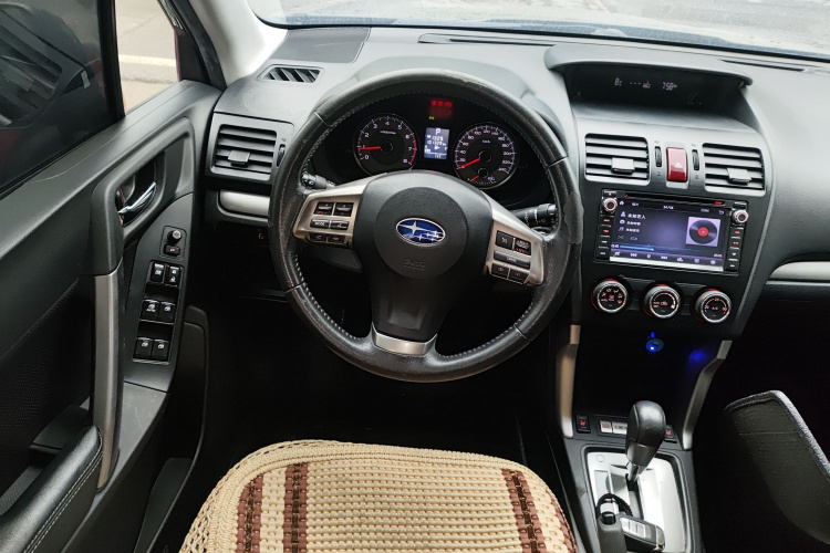 斯巴鲁 森林人 2014款 2.0i 自动豪华版中控内饰13
