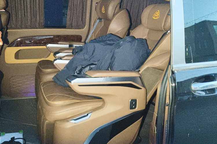 奔驰 威霆 2023款 2.0T 商务版 7座中控内饰21