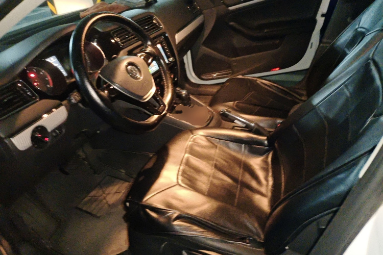 大众 速腾 2015款 1.6L 自动舒适型中控内饰19