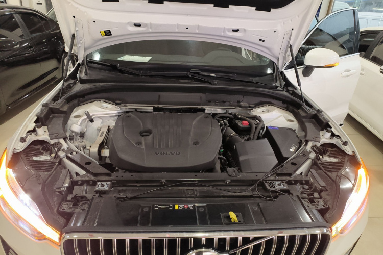 沃尔沃XC60 2024款 B5 四驱智逸豪华版机舱底盘24
