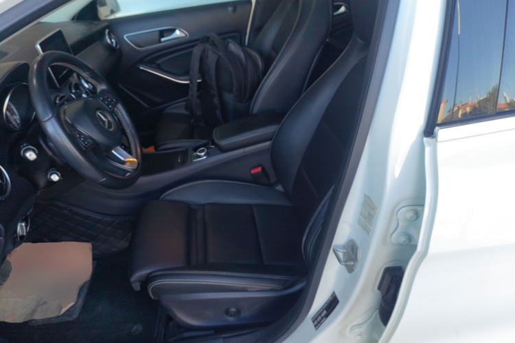 奔驰GLA 2016款 GLA 200 动感型中控内饰19